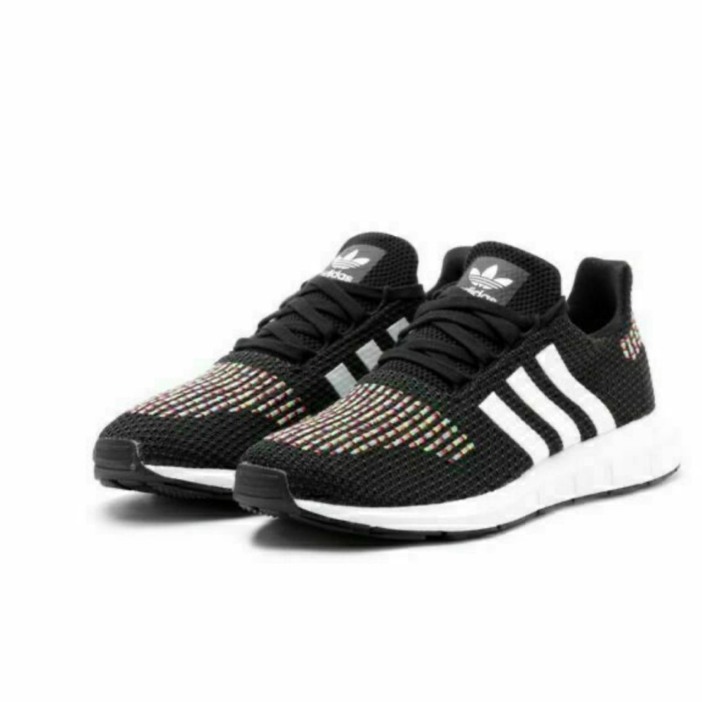 Adidas Swift Run Women work out tennis size 10